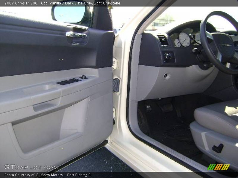 Cool Vanilla / Dark Slate Gray/Light Graystone 2007 Chrysler 300