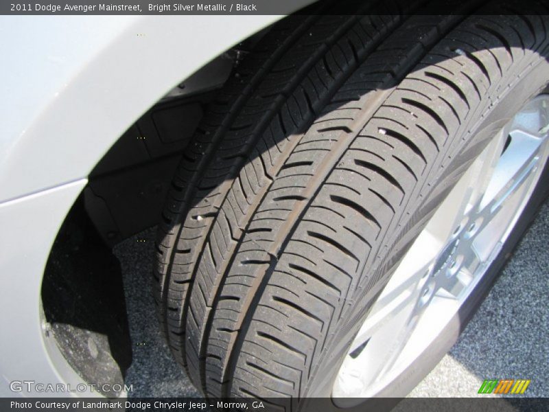 Bright Silver Metallic / Black 2011 Dodge Avenger Mainstreet