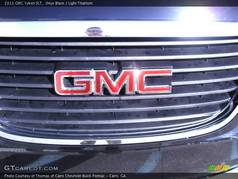 Onyx Black / Light Titanium 2011 GMC Yukon SLT