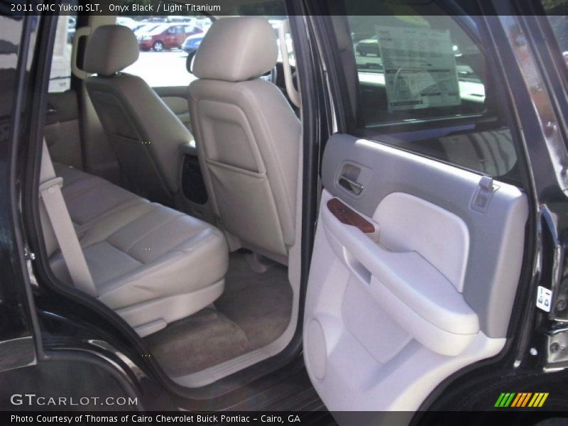 Onyx Black / Light Titanium 2011 GMC Yukon SLT