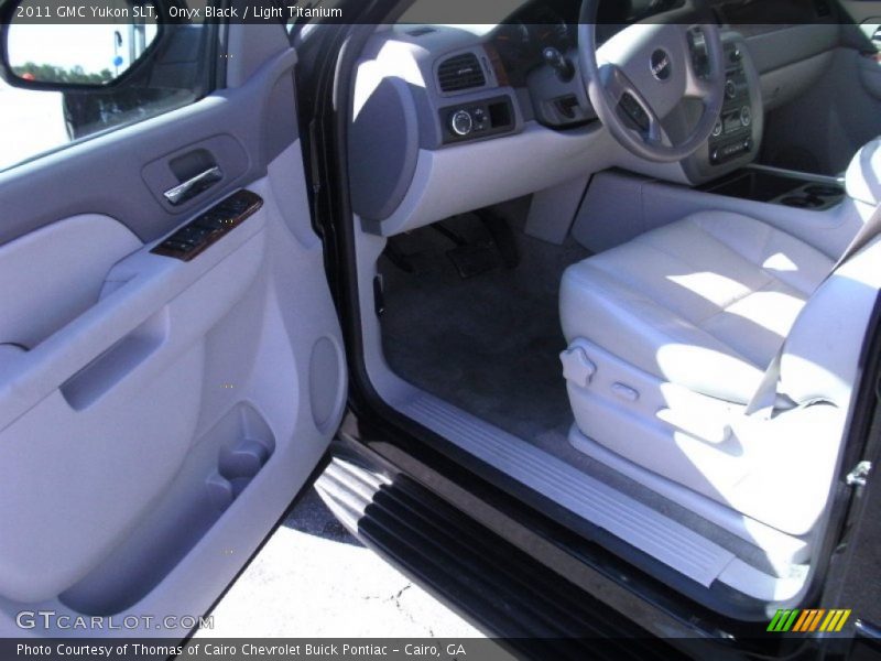 Onyx Black / Light Titanium 2011 GMC Yukon SLT