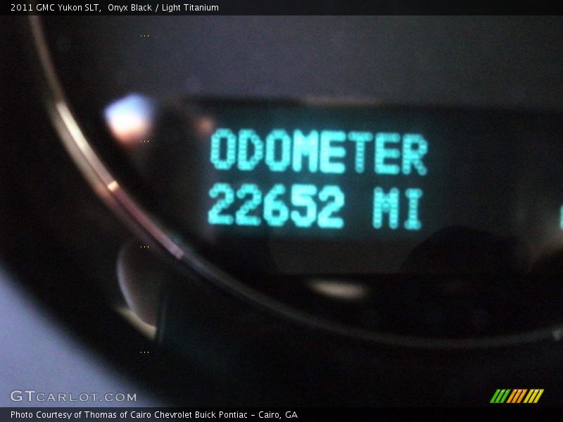 Onyx Black / Light Titanium 2011 GMC Yukon SLT
