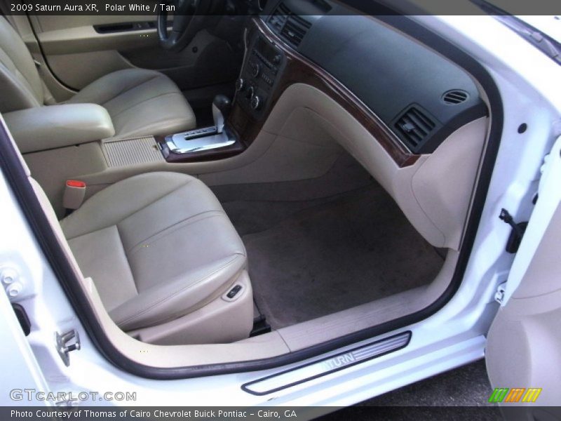 Polar White / Tan 2009 Saturn Aura XR