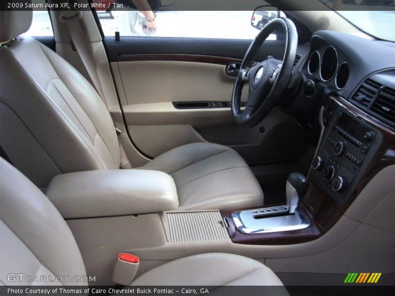 Polar White / Tan 2009 Saturn Aura XR