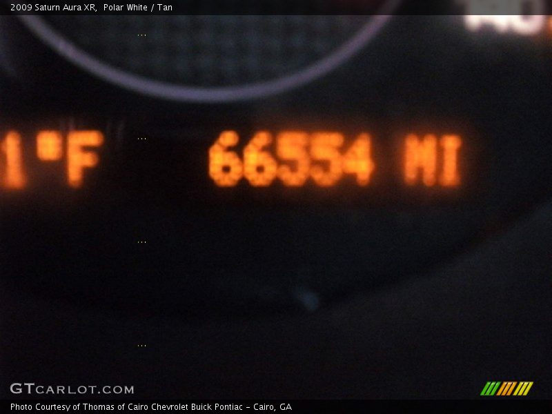 Polar White / Tan 2009 Saturn Aura XR
