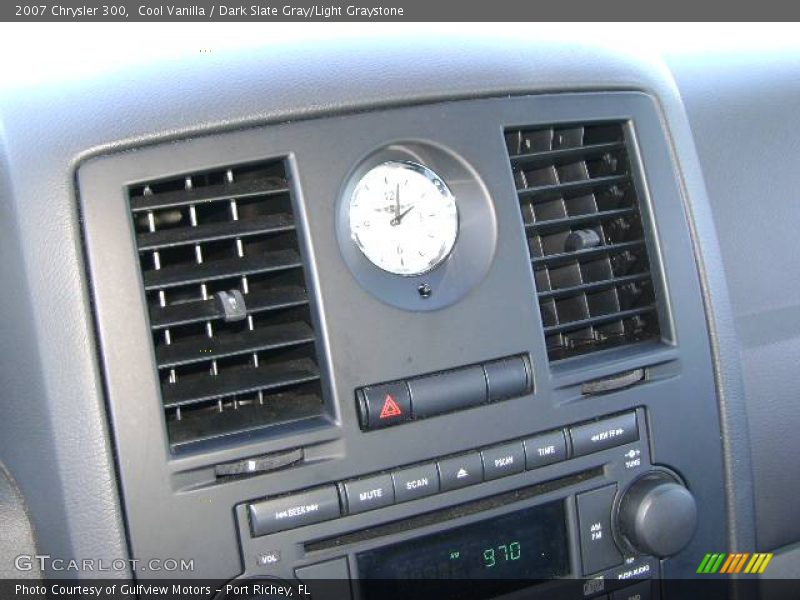 Cool Vanilla / Dark Slate Gray/Light Graystone 2007 Chrysler 300