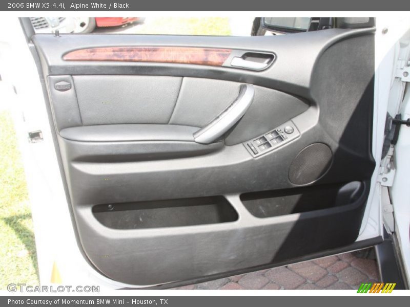 Alpine White / Black 2006 BMW X5 4.4i