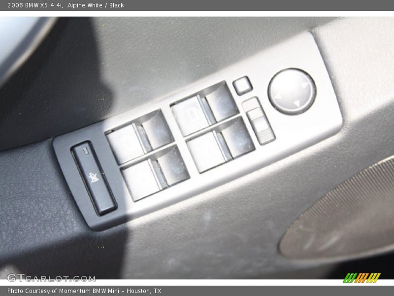 Alpine White / Black 2006 BMW X5 4.4i