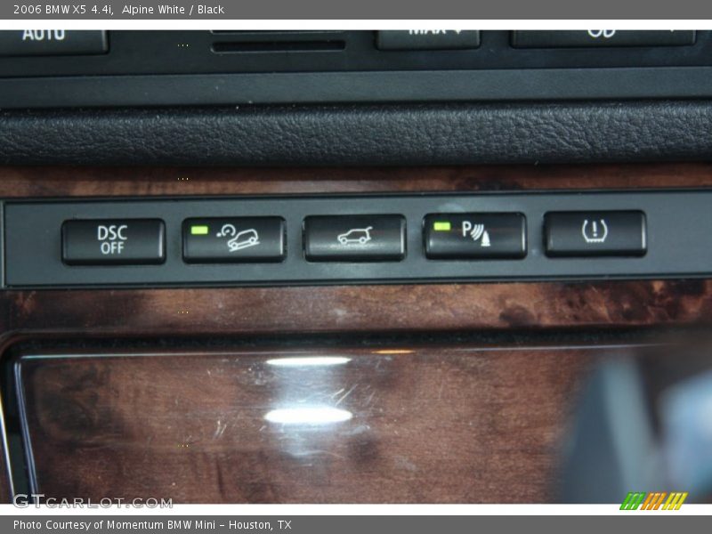 Alpine White / Black 2006 BMW X5 4.4i