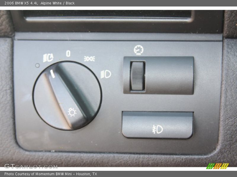 Alpine White / Black 2006 BMW X5 4.4i