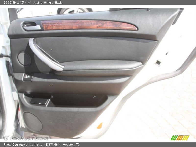 Alpine White / Black 2006 BMW X5 4.4i