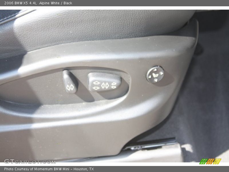 Alpine White / Black 2006 BMW X5 4.4i