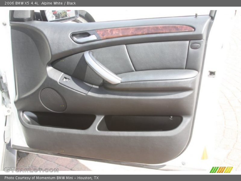 Alpine White / Black 2006 BMW X5 4.4i