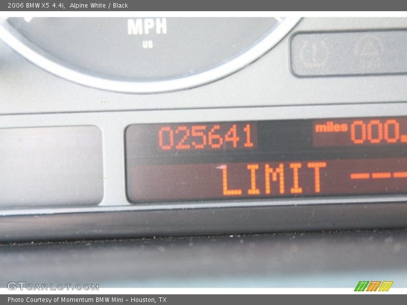 Alpine White / Black 2006 BMW X5 4.4i