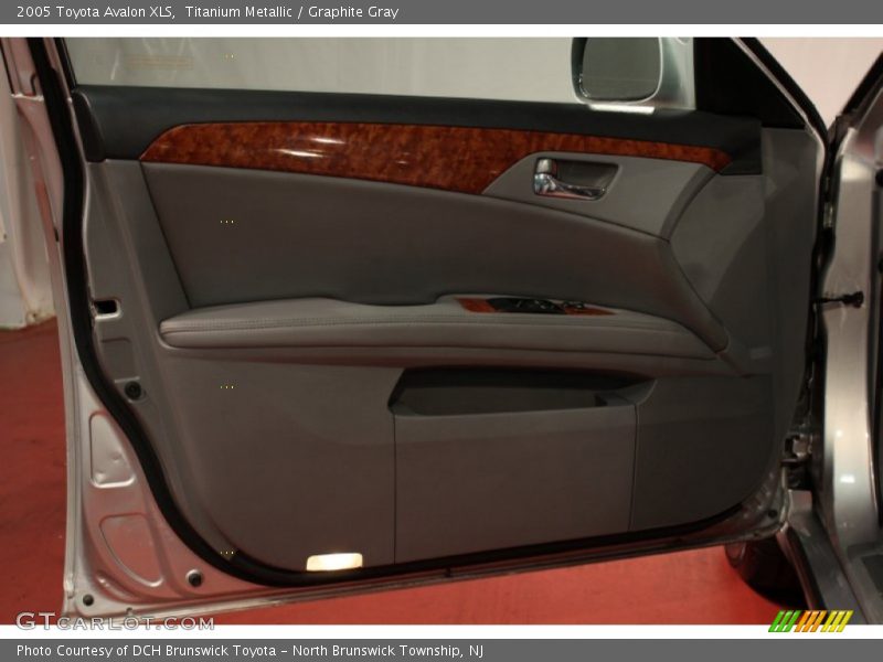 Titanium Metallic / Graphite Gray 2005 Toyota Avalon XLS