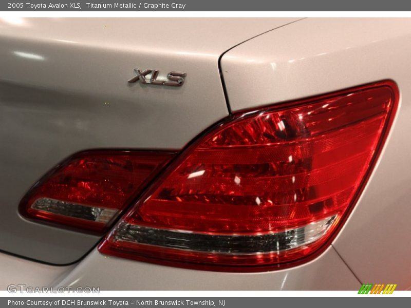 Titanium Metallic / Graphite Gray 2005 Toyota Avalon XLS