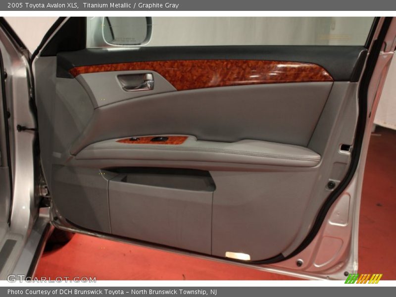 Titanium Metallic / Graphite Gray 2005 Toyota Avalon XLS