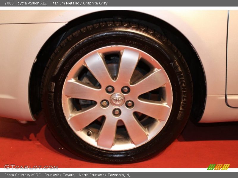 Titanium Metallic / Graphite Gray 2005 Toyota Avalon XLS