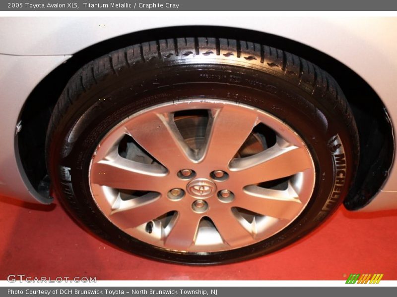 Titanium Metallic / Graphite Gray 2005 Toyota Avalon XLS
