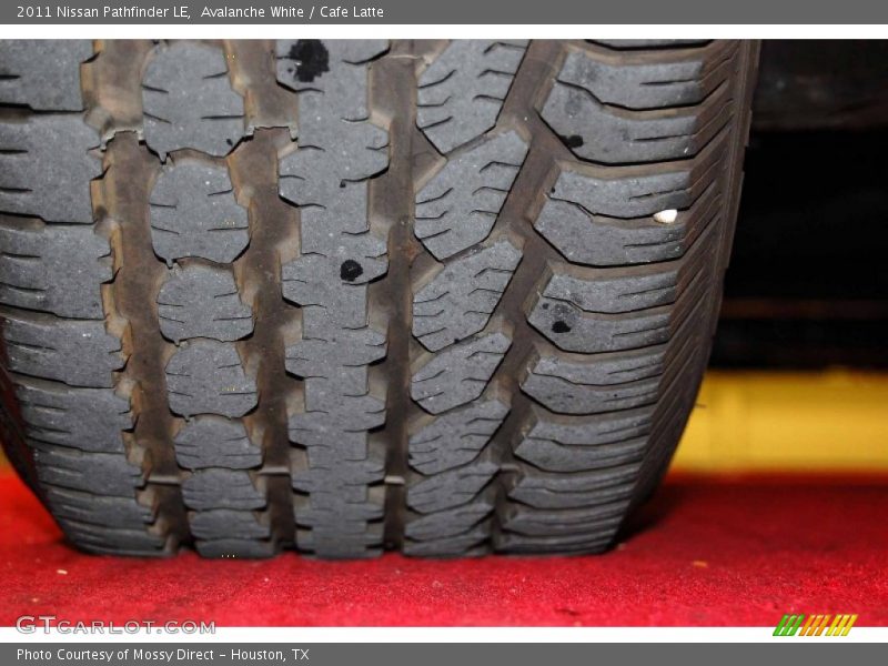 Avalanche White / Cafe Latte 2011 Nissan Pathfinder LE