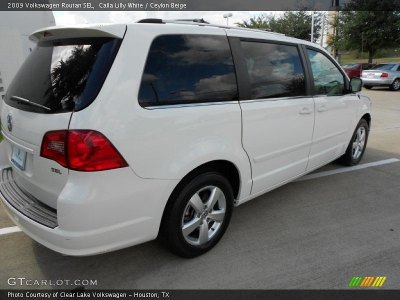 Calla Lilly White / Ceylon Beige 2009 Volkswagen Routan SEL
