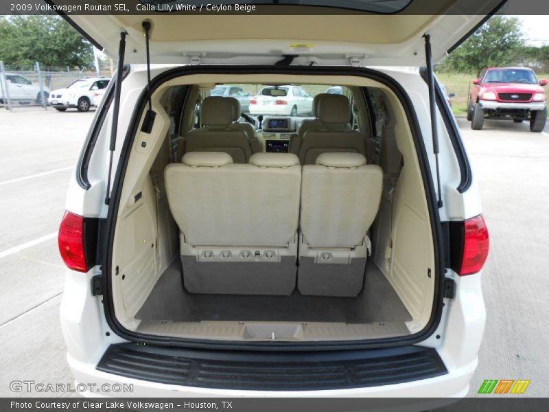 Calla Lilly White / Ceylon Beige 2009 Volkswagen Routan SEL