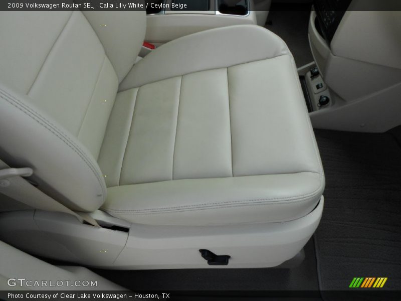 Calla Lilly White / Ceylon Beige 2009 Volkswagen Routan SEL