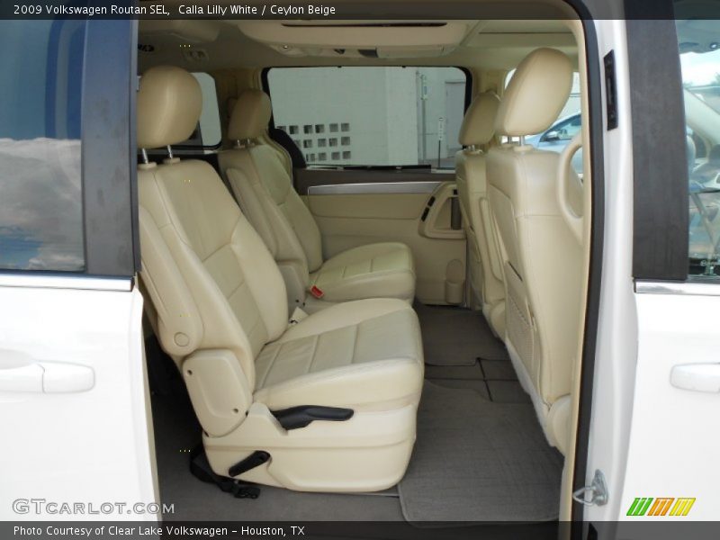  2009 Routan SEL Ceylon Beige Interior
