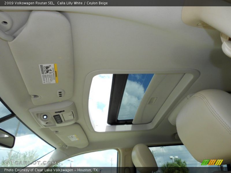 Calla Lilly White / Ceylon Beige 2009 Volkswagen Routan SEL