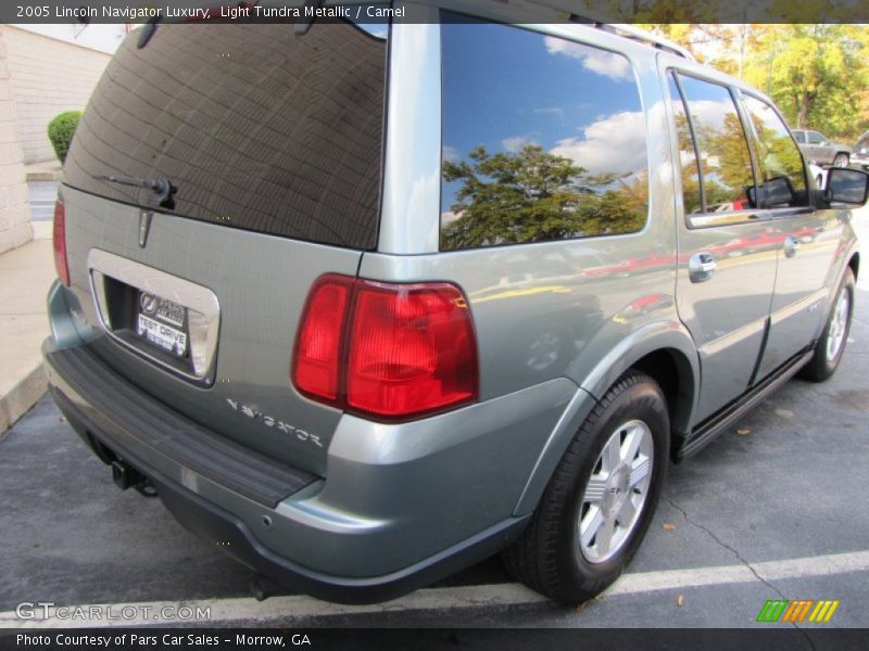 Light Tundra Metallic / Camel 2005 Lincoln Navigator Luxury