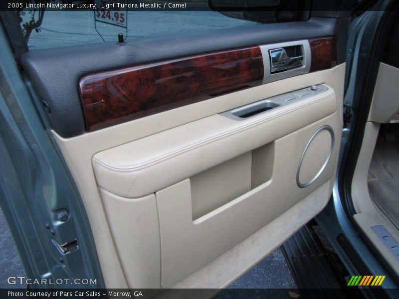 Light Tundra Metallic / Camel 2005 Lincoln Navigator Luxury