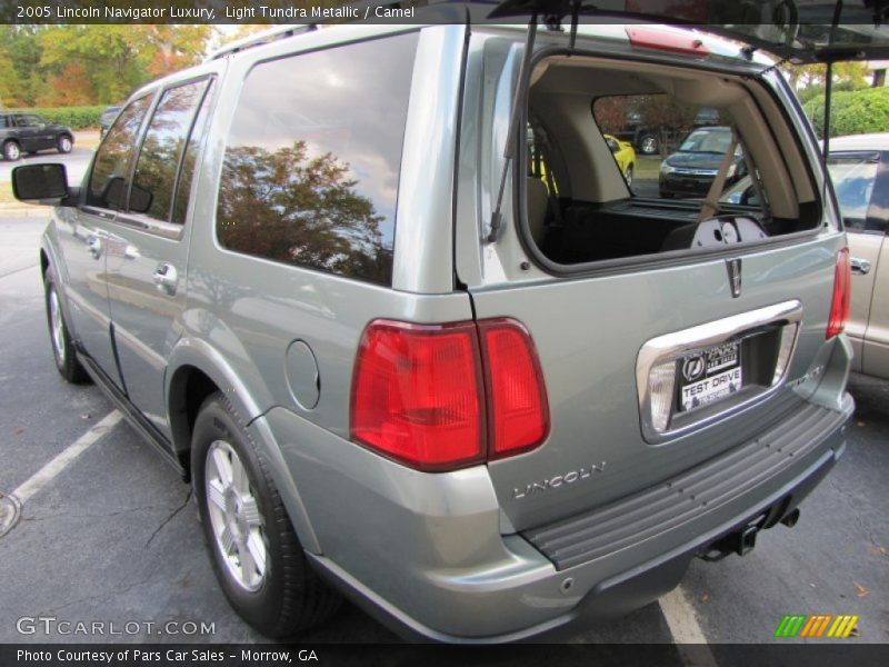 Light Tundra Metallic / Camel 2005 Lincoln Navigator Luxury