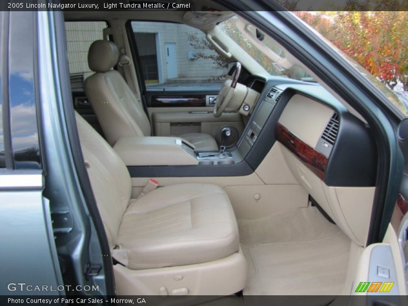  2005 Navigator Luxury Camel Interior