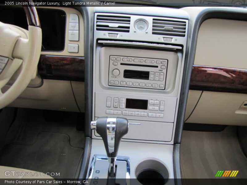 Controls of 2005 Navigator Luxury