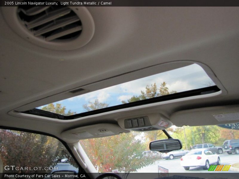 Light Tundra Metallic / Camel 2005 Lincoln Navigator Luxury