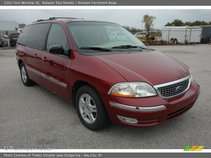 Front 3/4 View of 2002 Windstar SE