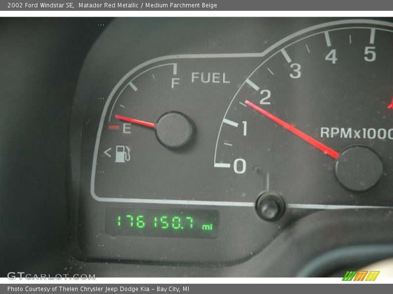 Matador Red Metallic / Medium Parchment Beige 2002 Ford Windstar SE