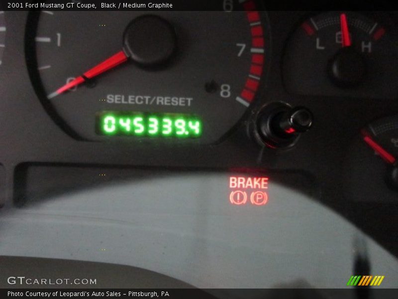 Black / Medium Graphite 2001 Ford Mustang GT Coupe