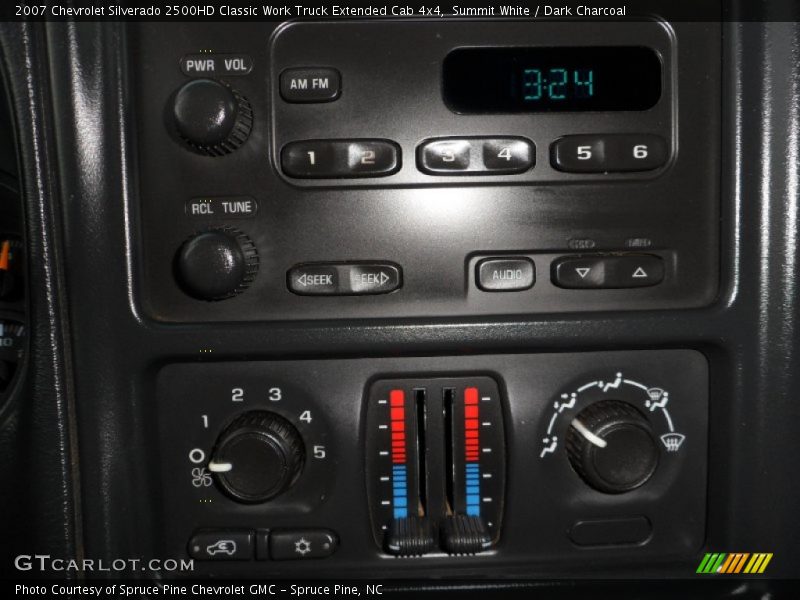 Controls of 2007 Silverado 2500HD Classic Work Truck Extended Cab 4x4