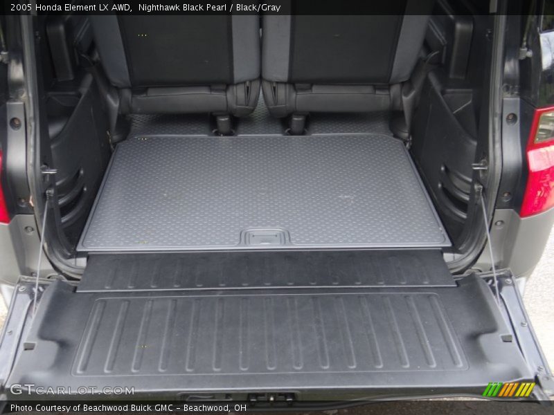  2005 Element LX AWD Trunk