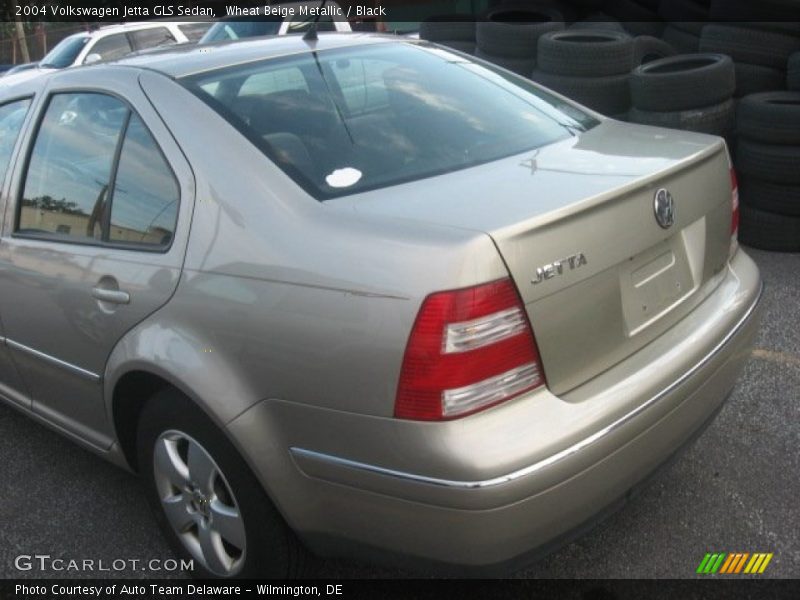 Wheat Beige Metallic / Black 2004 Volkswagen Jetta GLS Sedan