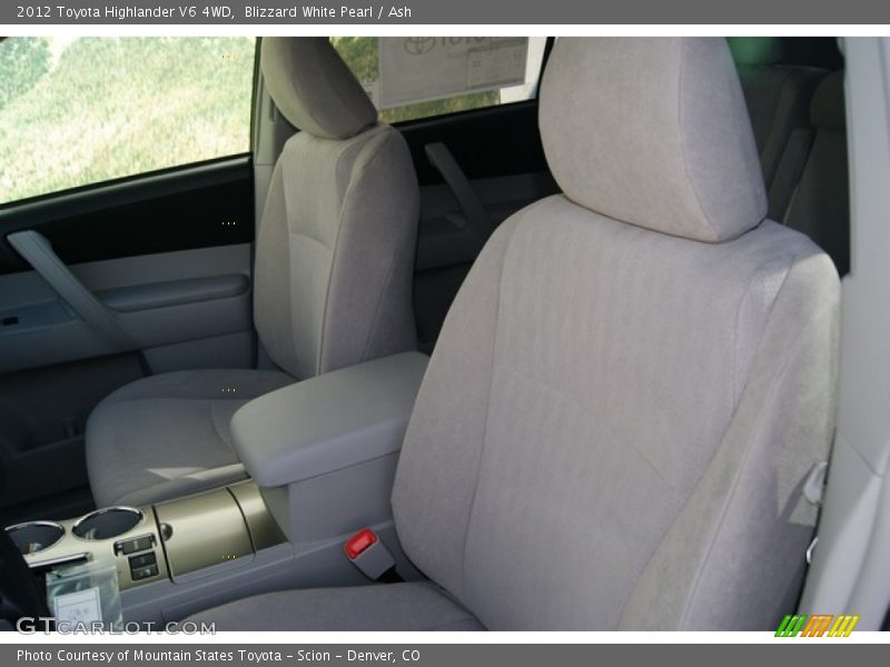 Blizzard White Pearl / Ash 2012 Toyota Highlander V6 4WD