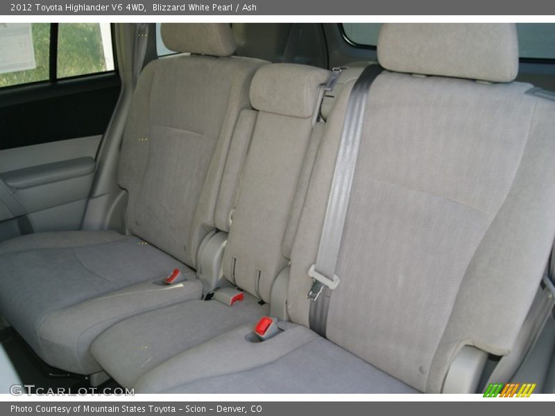 Blizzard White Pearl / Ash 2012 Toyota Highlander V6 4WD