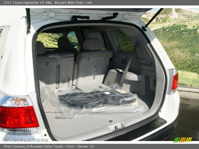 Blizzard White Pearl / Ash 2012 Toyota Highlander V6 4WD