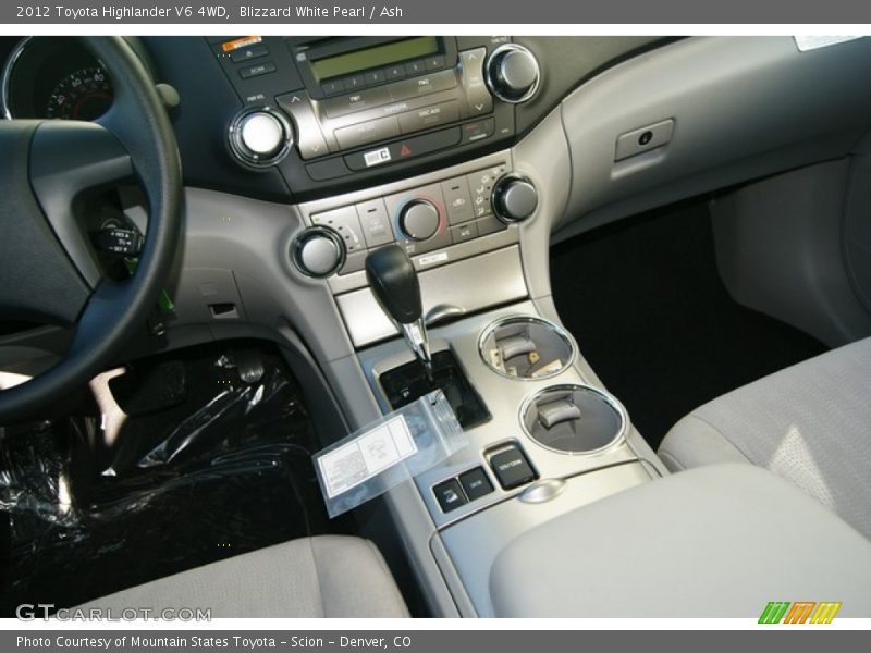 Blizzard White Pearl / Ash 2012 Toyota Highlander V6 4WD