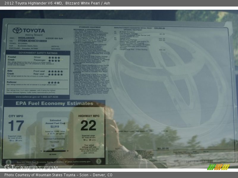 Blizzard White Pearl / Ash 2012 Toyota Highlander V6 4WD