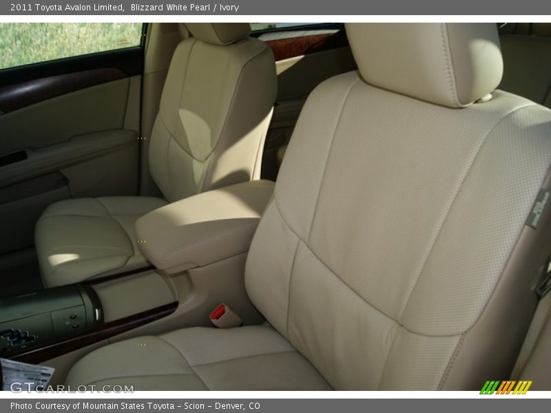 Blizzard White Pearl / Ivory 2011 Toyota Avalon Limited