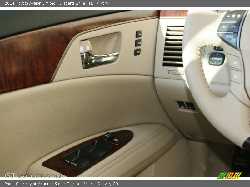 Blizzard White Pearl / Ivory 2011 Toyota Avalon Limited