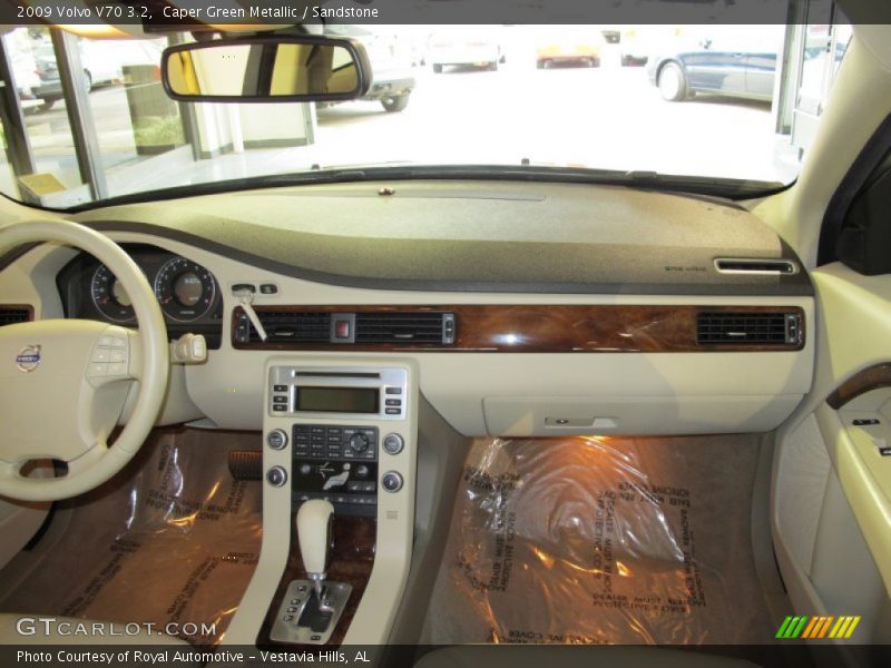 Caper Green Metallic / Sandstone 2009 Volvo V70 3.2