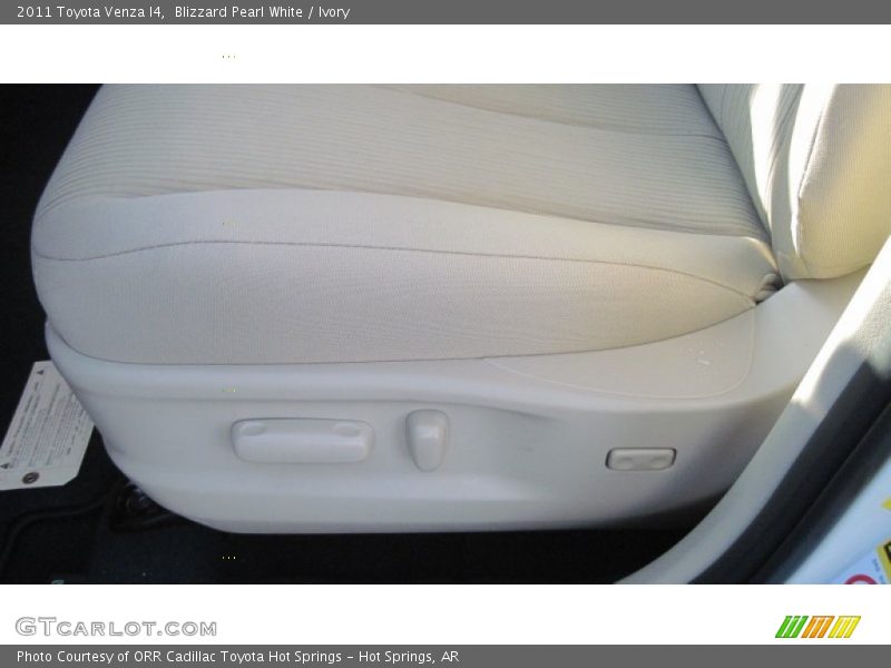 Blizzard Pearl White / Ivory 2011 Toyota Venza I4